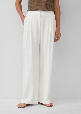 s.Oliver BLACK LABEL Loose fit Pleat-front trousers in Beige: front