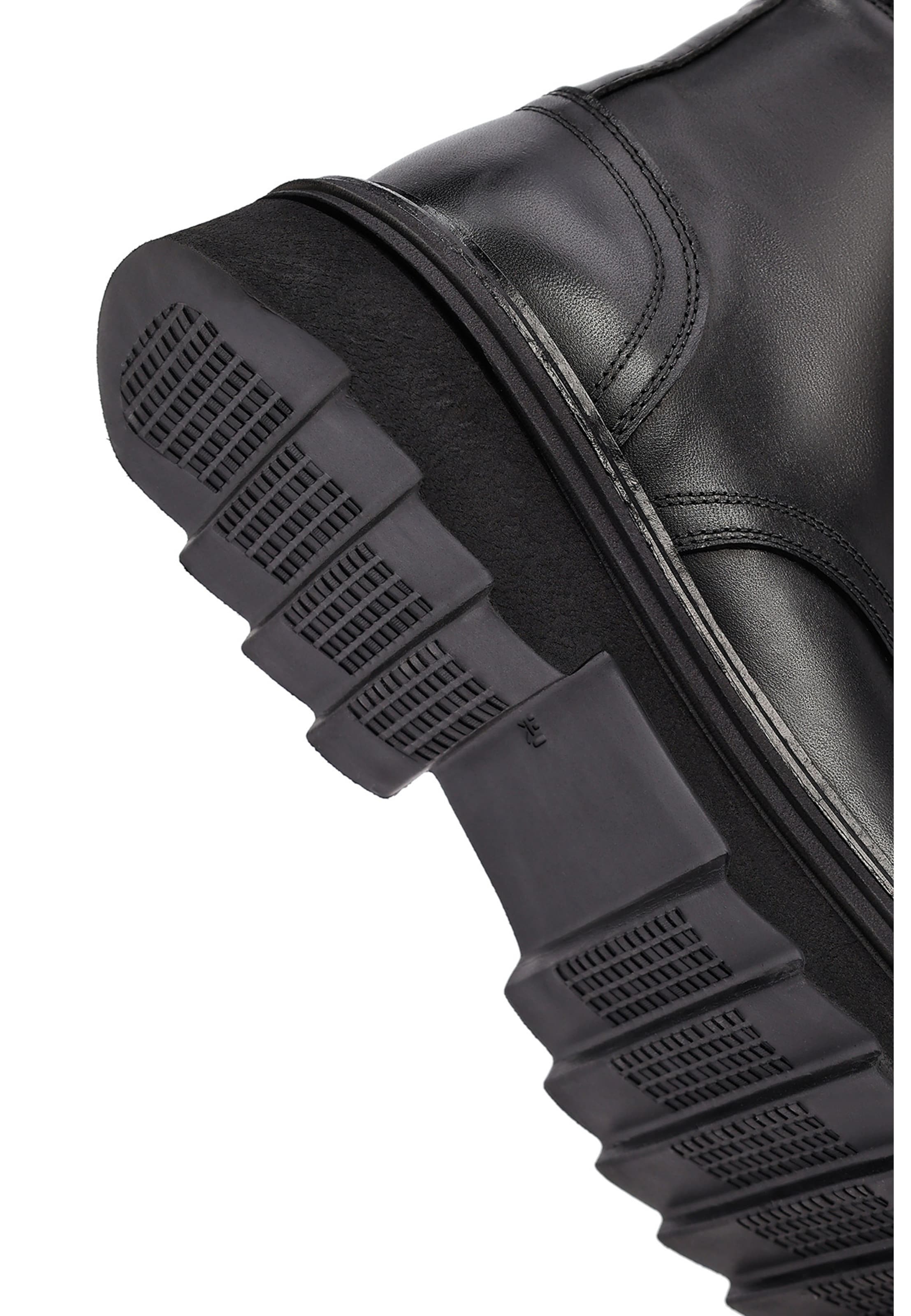 Boots stringati di Derimod in nero