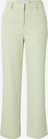 NA-KD Avar lõige Püksid 'Lisa & Lena', värv roheline: eest vaates