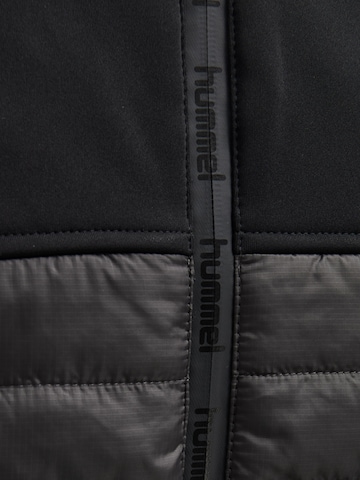 Veste de sport Hummel en noir