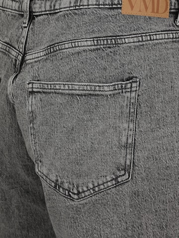 Vero Moda Curve Laiad sääred Teksapüksid 'VMCTessa', värv hall
