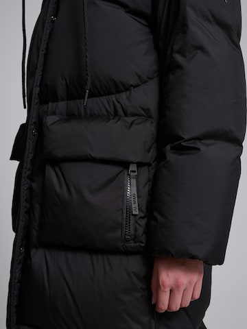 AEMMI Winter Coat in Black