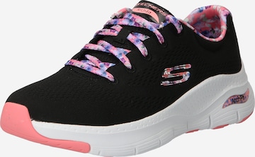 Baskets basses SKECHERS en noir : devant