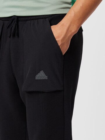 ADIDAS SPORTSWEAR Дънки Tapered Leg Спортен панталон 'City Escape' в черно