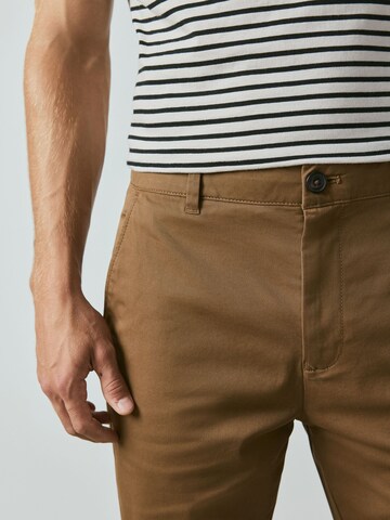 NextSlimfit Chino hlače - smeđa boja