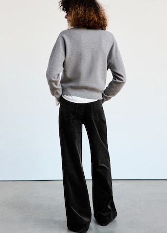 Loosefit Pantaloni 'Carmen' di MANGO in nero