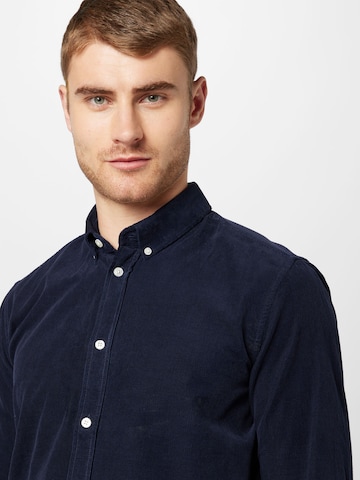 Samsøe Samsøe جينز مضبوط قميص 'Liam' بلون أزرق