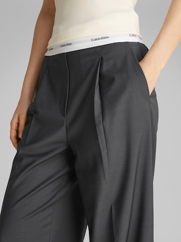 Calvin Klein Wide leg Pleat-Front Pants in Grey