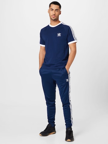 ADIDAS ORIGINALS Дънки Tapered Leg Панталон 'Adicolor Classics Sst' в синьо