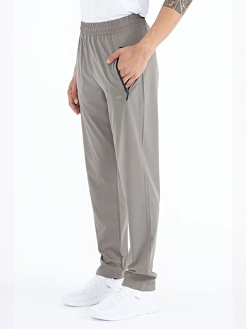 Tommy Life Regular Trousers in Grey