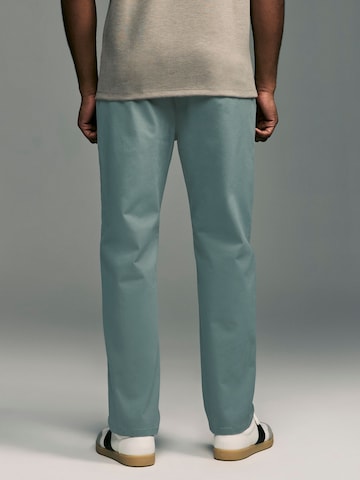 regular Pantaloni chino di Next in blu