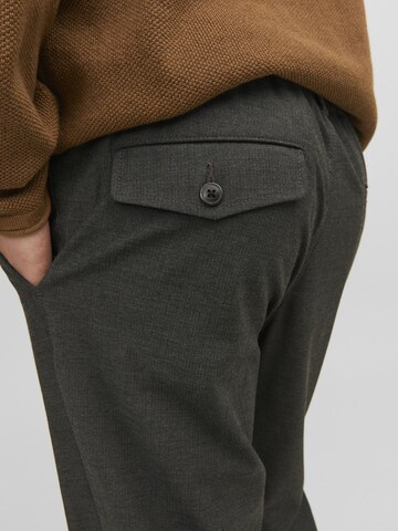 Regular Pantalon 'Ollie Benji' JACK & JONES en gris