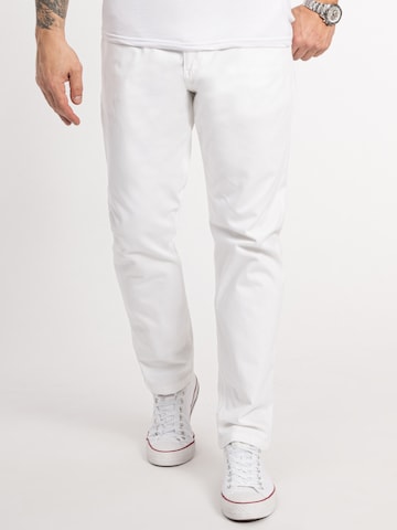 Indumentum Regular Chino Pants in White: front