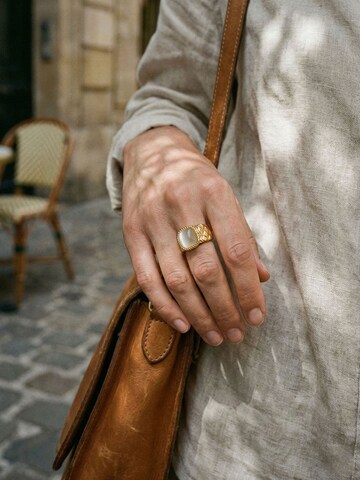 Nemomatheo Ring 'Royal Cushion – Statement-Ring mit Rautenmuster' in Gold