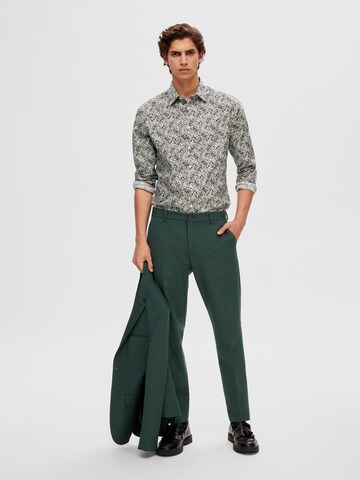 Coupe slim Pantalon à plis 'Liam' SELECTED HOMME en vert