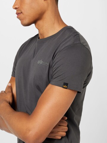 ALPHA INDUSTRIES Bluser & t-shirts i grå