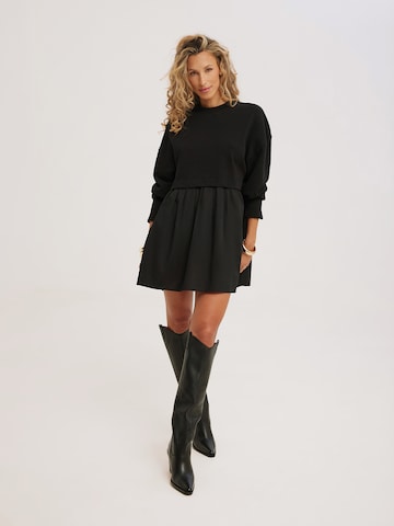 Kamila Šikl Kleid in Schwarz: Vorderseite