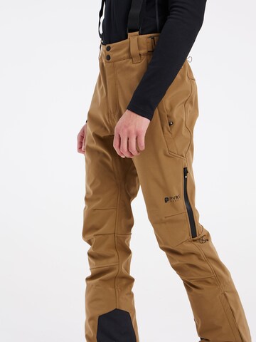 Regular Pantalon de sport 'HOLLOW' PROTEST en marron