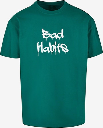 Merchcode T-Shirt 'Bad Habits' in Grün: predná strana