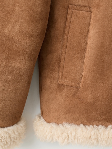 Geacă de primăvară-toamnă 'Adriana' de la MANGO pe maro