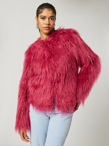 Hoermanseder x About You Between-season jacket 'Jana' in Pink: front