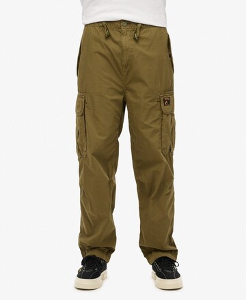 Superdry Loose fit Cargo trousers in Green: front