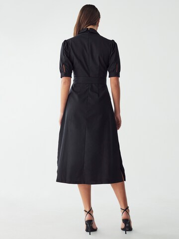 Willa - Vestido camisero 'ARIEL ' en negro: atrás