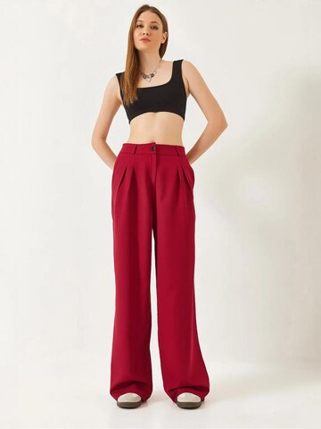Bianco Lucci Wide leg Pleat-Front Pants in Red