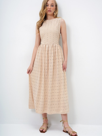 Trend Alaçatı Stili Платье в Бежевый