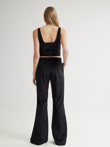 4TAILORS Toppi 'Ava' värissä musta