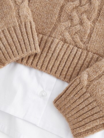 Next Neulepaita värissä beige