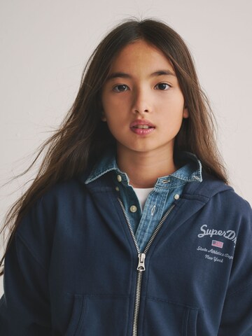 Set de la Superdry pe albastru