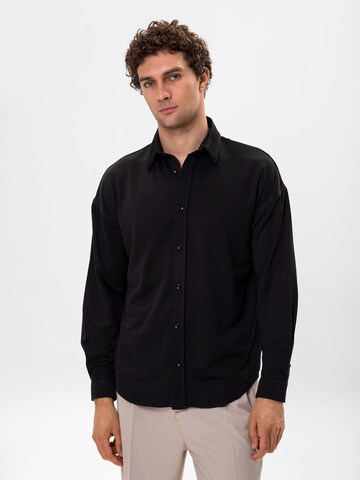 Antioch Regular fit Button Up Shirt in Black: front