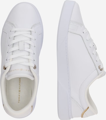 TOMMY HILFIGER Sneakers laag 'Chic' in Wit