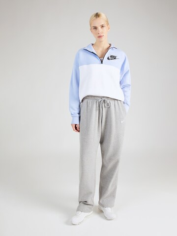Loosefit Pantalon 'ESS' Nike Sportswear en gris