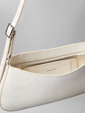 Calvin Klein Τσάντα ώμου σε λευκό