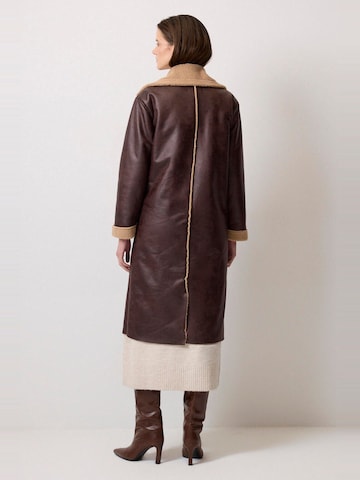 Touche Prive Zimní kabát – hnědá