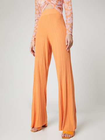 Loosefit Pantalon 'Brisk' florence by mills exclusive for ABOUT YOU en orange : devant