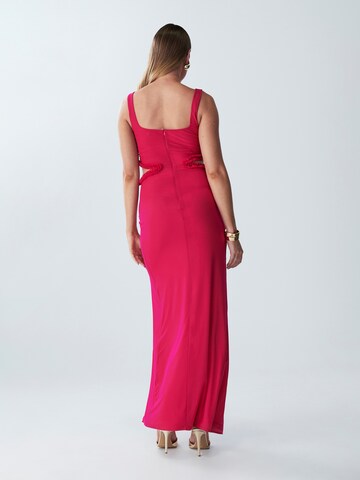 Robe de soirée 'MIAMI' BWLDR en rouge : derrière