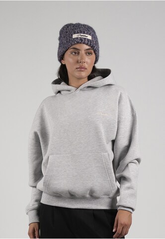 Sweat-shirt 'Après Ski' Prohibited en gris : devant