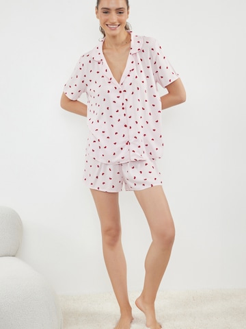 Shorty di Trendyol in rosa: frontale