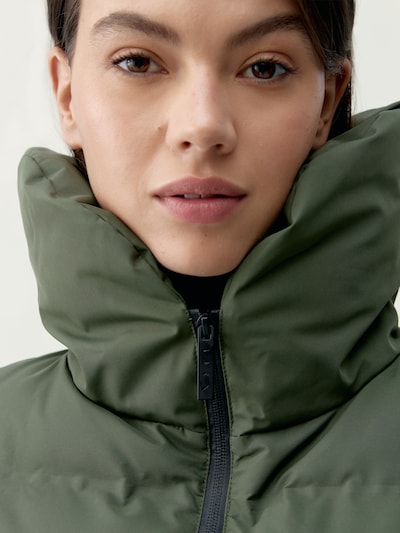 Born Veste de sport ' Coat ' en S en vert foncé, Vue avec produit