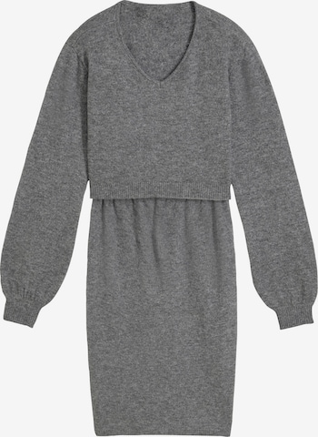 Robes en maille bonprix en gris : devant