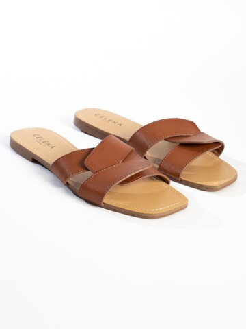 Celena - Sandalias 'Celeste' en marrón