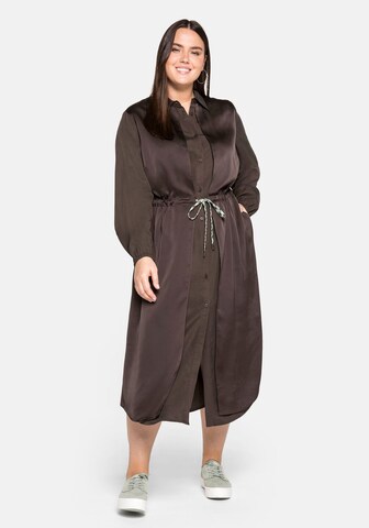SHEEGO Shirt Dress in Brown: front