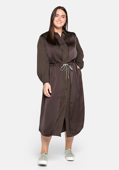 Rochie tip bluză SHEEGO pe maro, Vizualizare model
