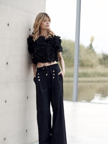 I want the moon Regular Trousers 'ELEVATE_ Lia' in Black
