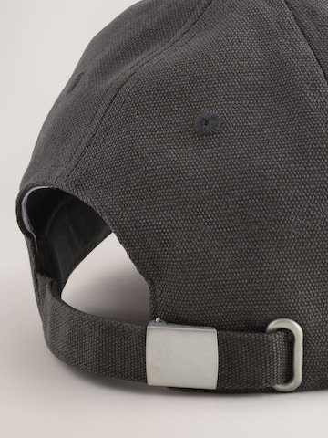 self. Cap in Grau