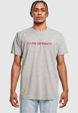 Merchcode T-Shirt 'Its Time For Marocco' in Grau: predná strana