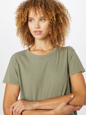 T-shirt 'TOMBOY' American Eagle en vert